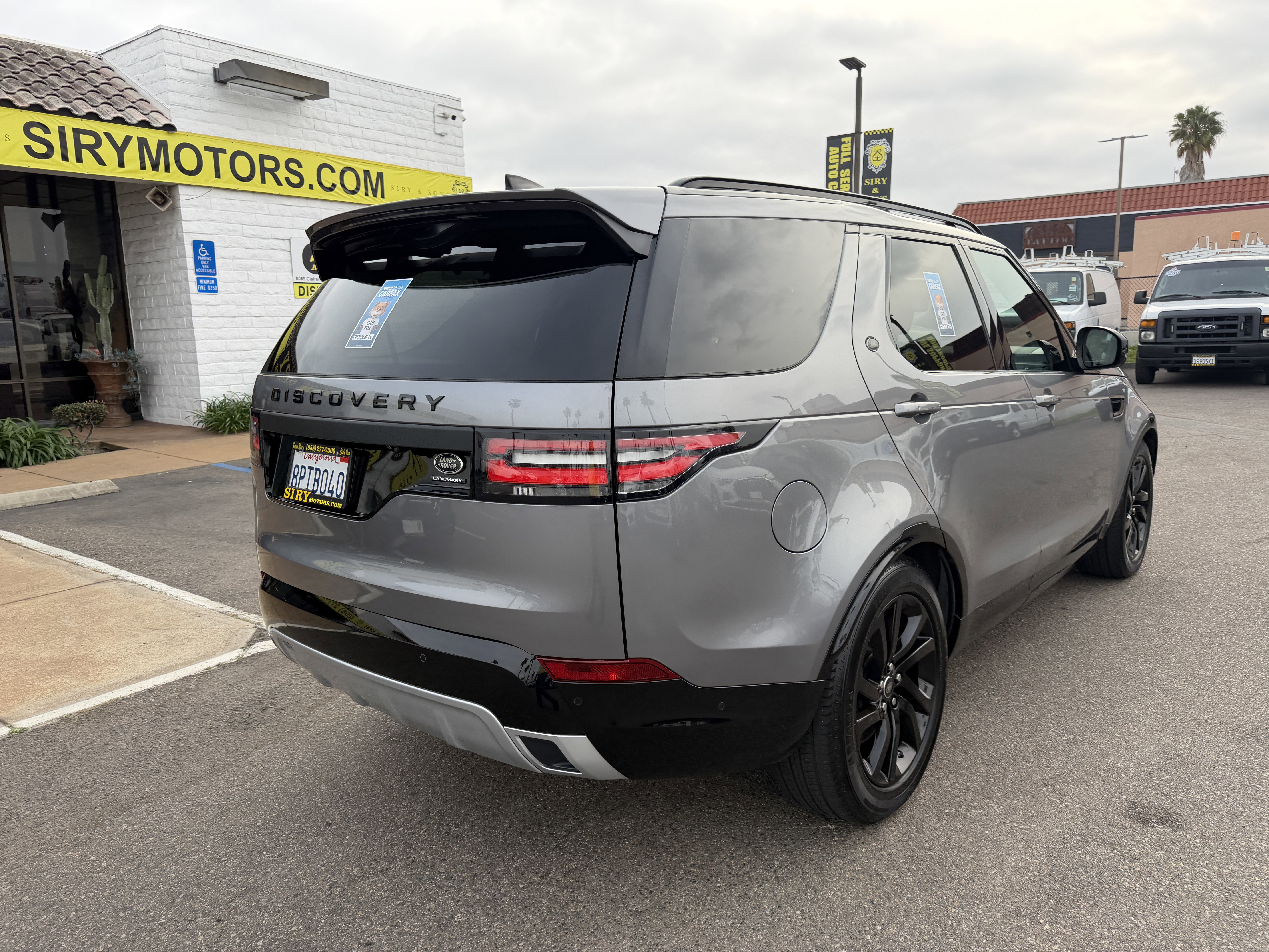 Used 2020 Land Rover Discovery Landmark AWD/4WD image 3