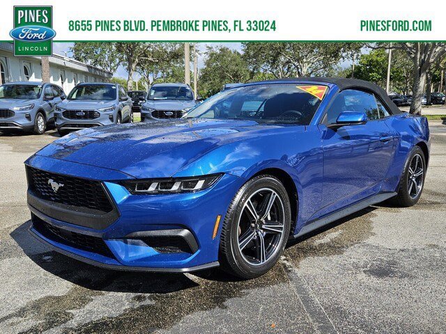 Used 2024 Ford Mustang Convertible image 1