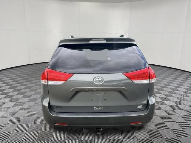 Used 2014 Toyota Sienna LE AWD/4WD image 4