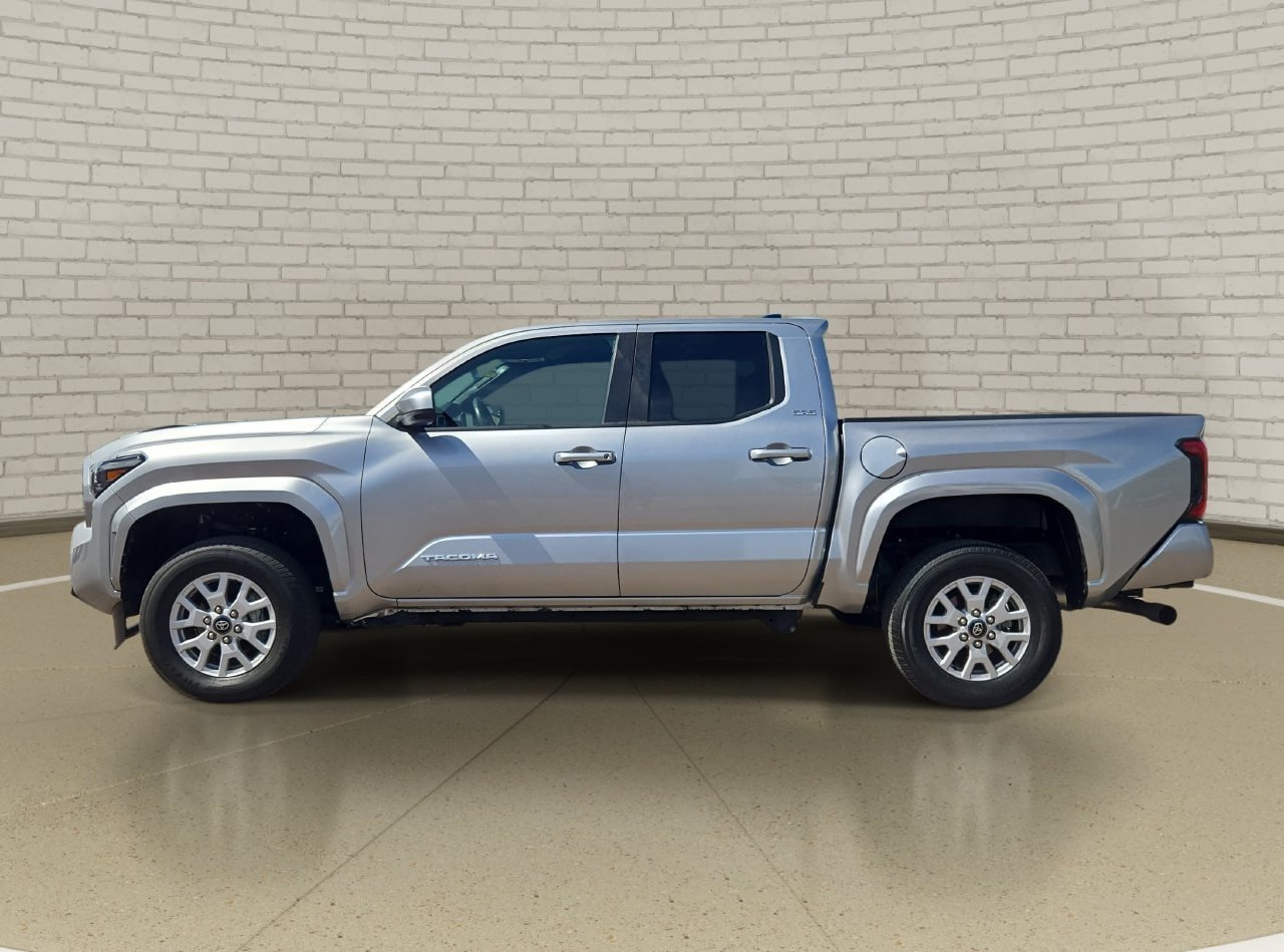 Used 2024 Toyota Tacoma SR5 AWD/4WD image 8