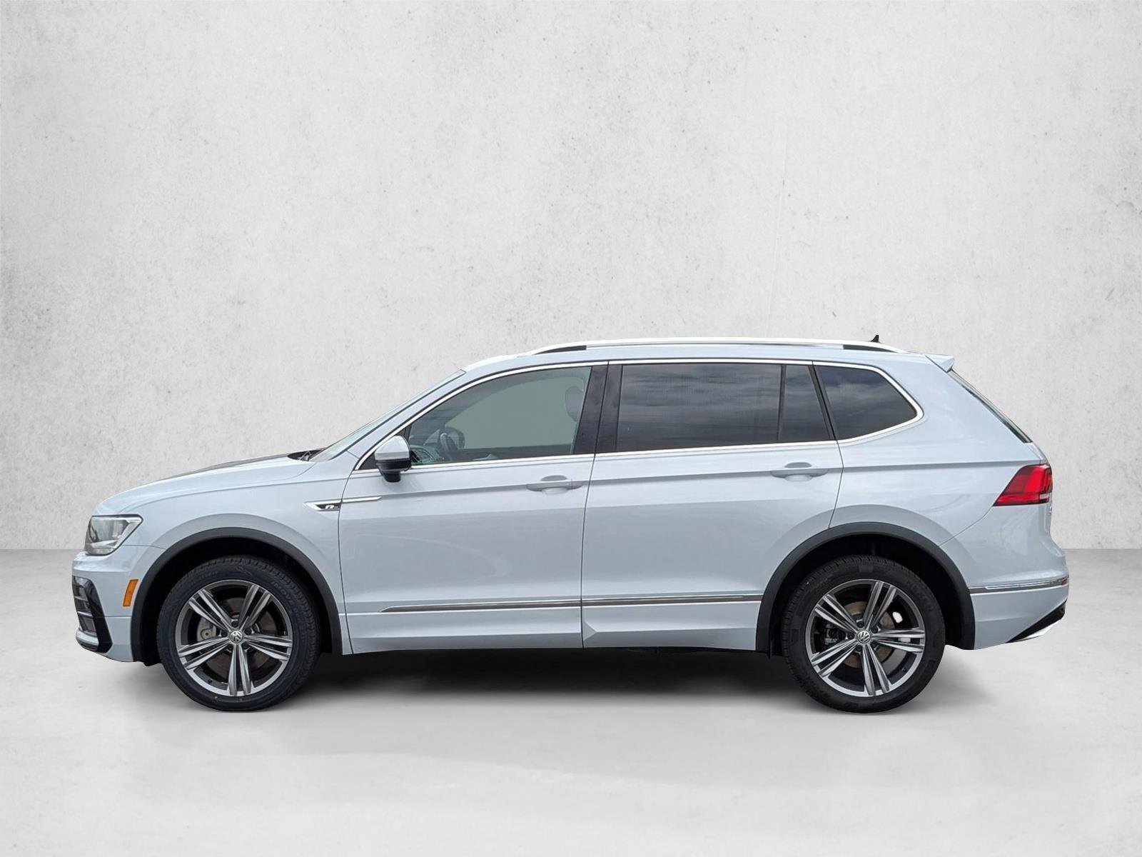 Used 2019 Volkswagen Tiguan SEL R-Line AWD/4WD image 9