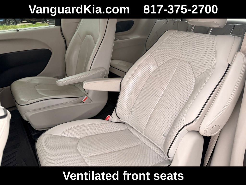 Used 2021 Chrysler Pacifica Limited w/ Uconnect Theater Family Group image 25