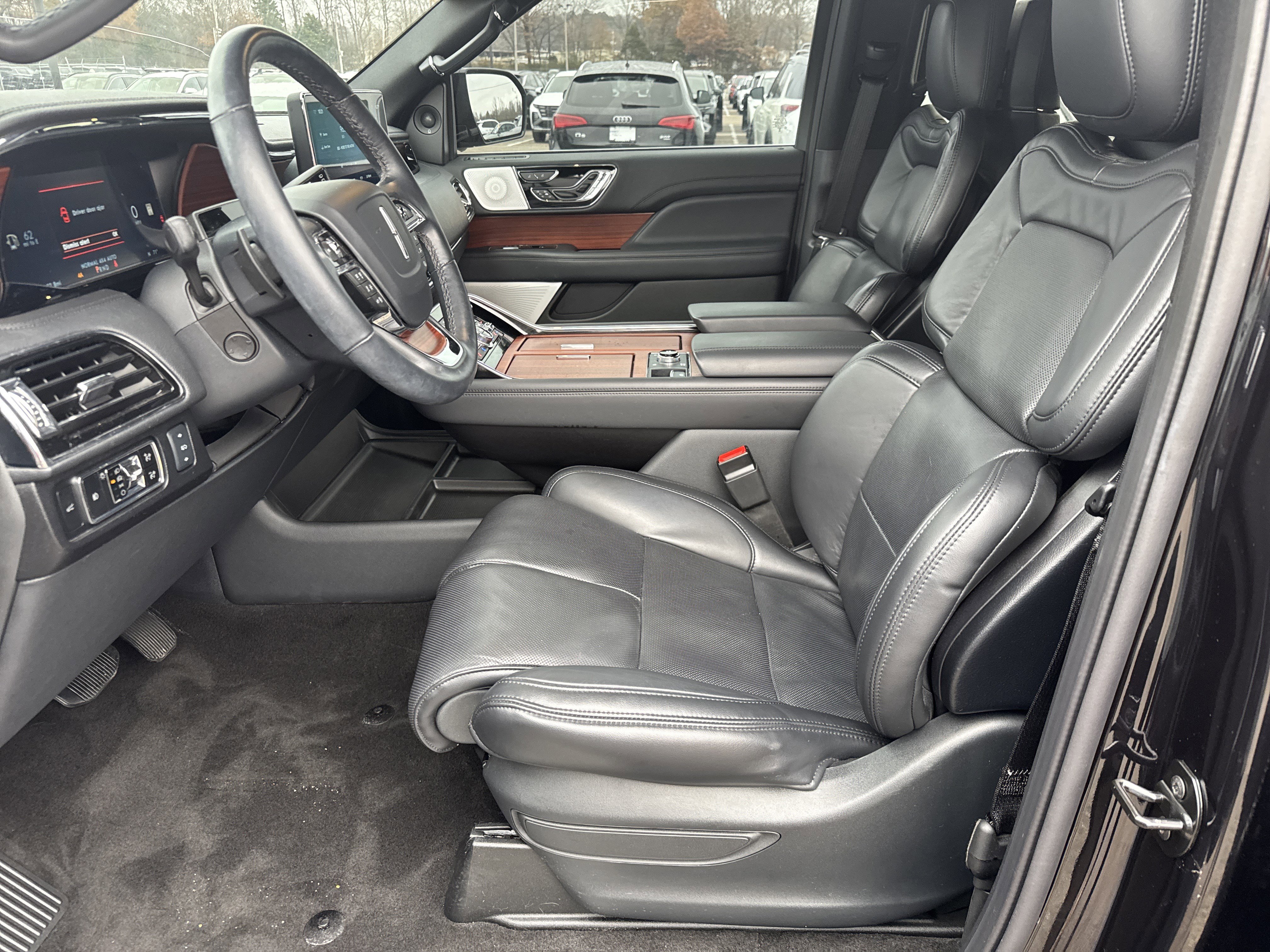 Used 2024 Lincoln Navigator Reserve image 5