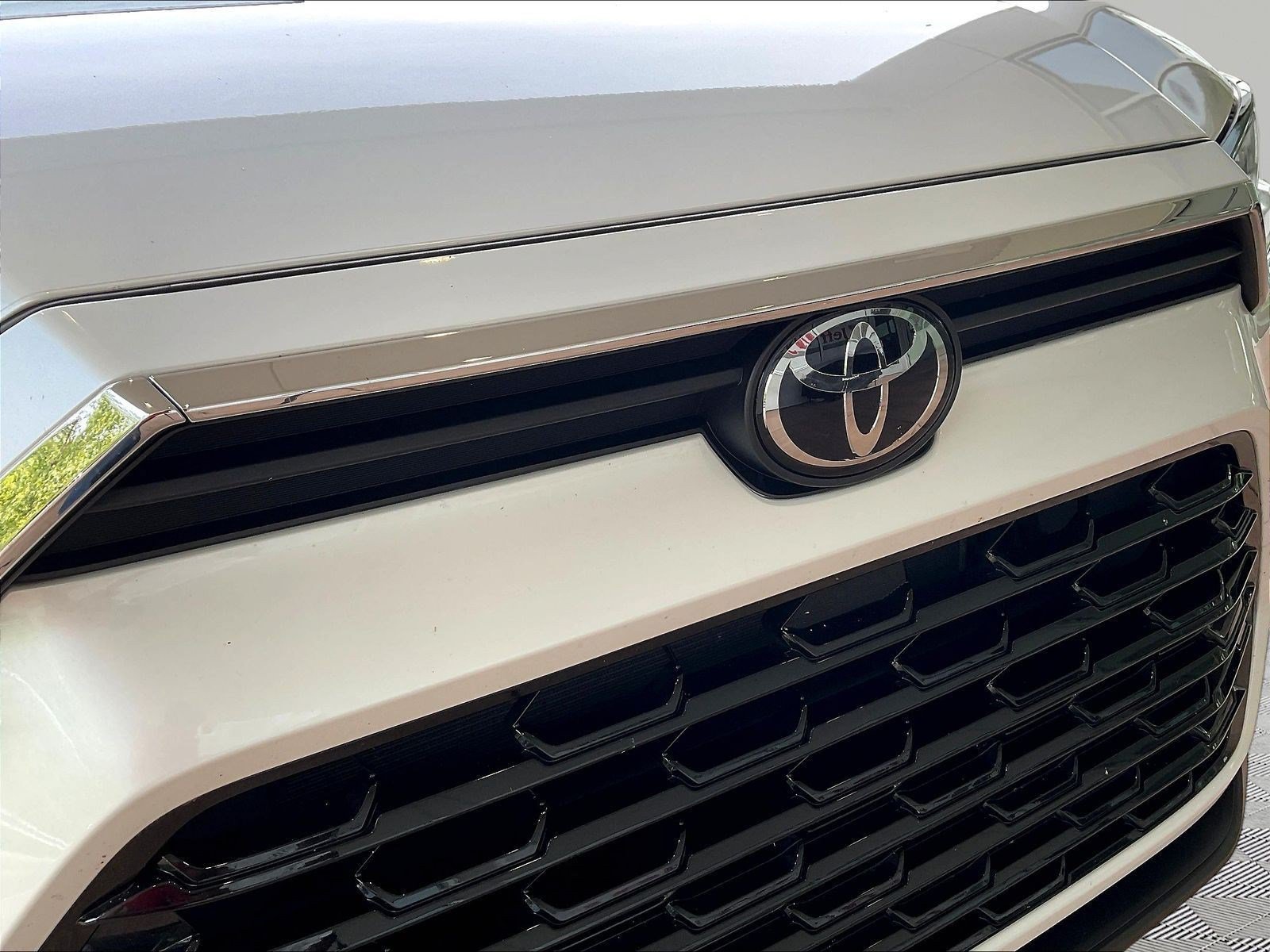 Certified 2024 Toyota Grand Highlander AWD image 32
