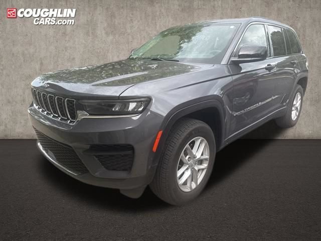 Used 2023 Jeep Grand Cherokee Laredo w/ Luxury Tech Group I AWD/4WD image 2