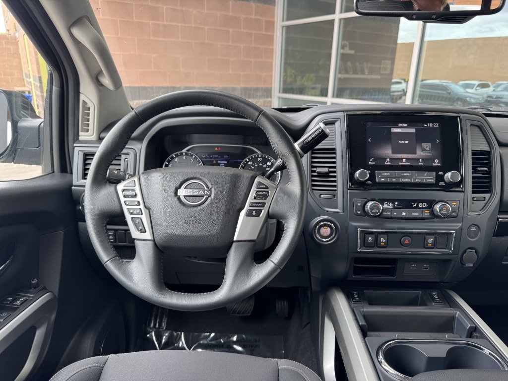 Used 2024 Nissan Titan SV w/ SV Convenience Package RWD image 16
