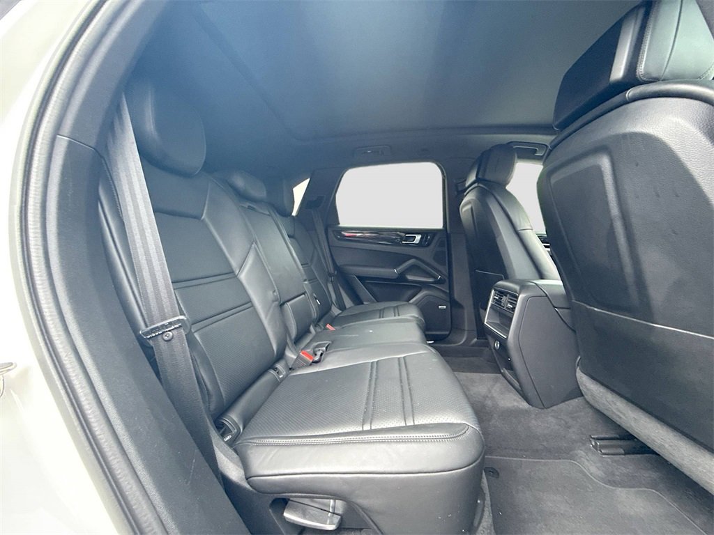 Used 2020 Porsche Cayenne Base w/ Premium Package image 30