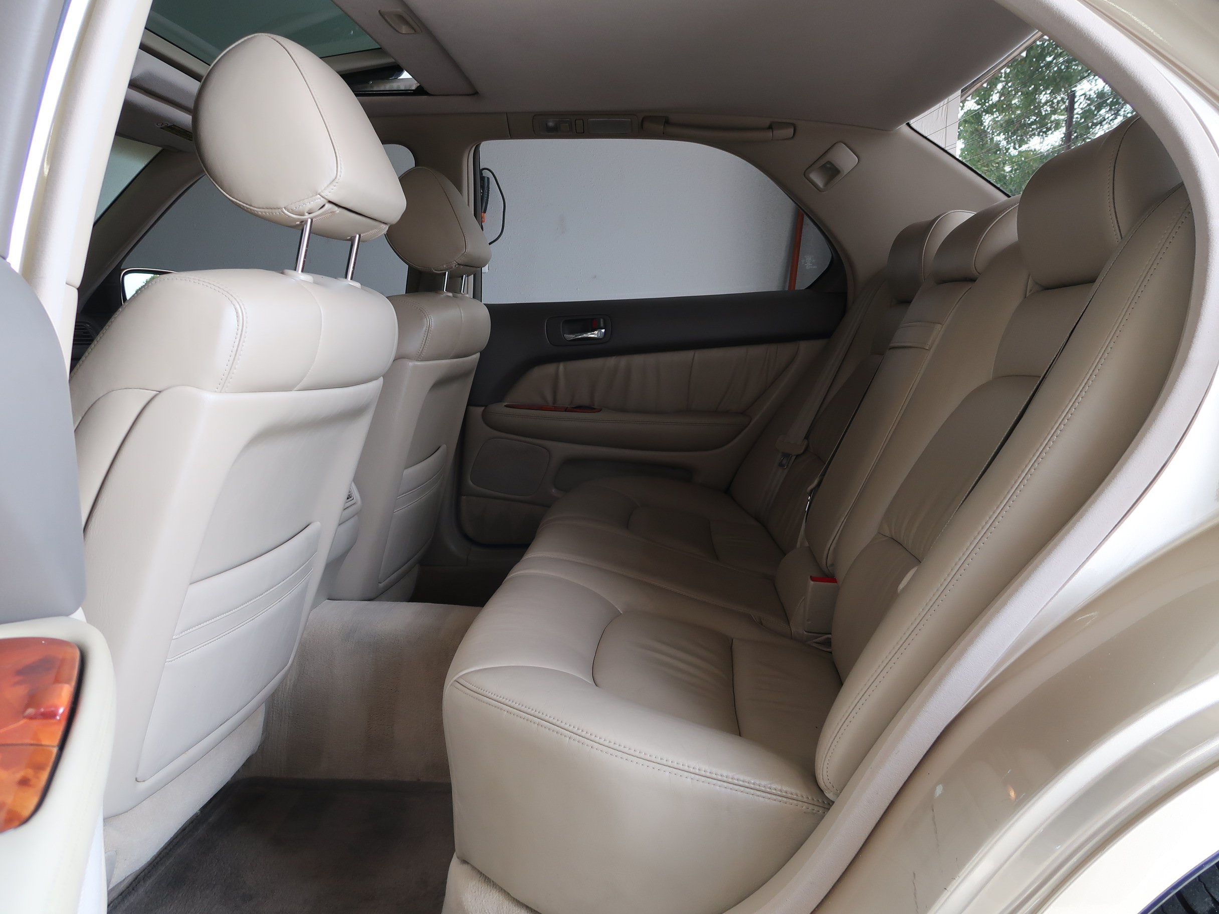 Used 2000 Lexus LS 400 RWD image 31