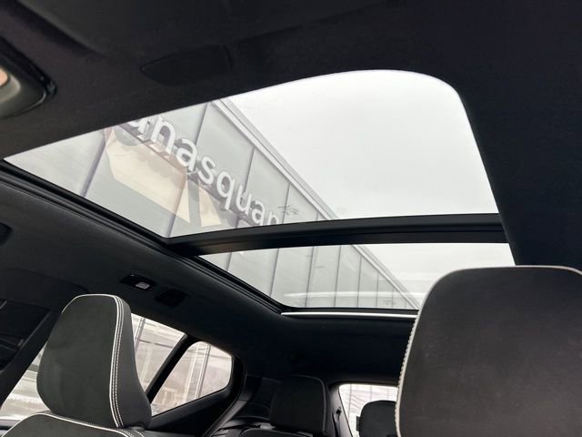 Certified 2025 Volvo XC40 B5 Plus AWD/4WD image 25
