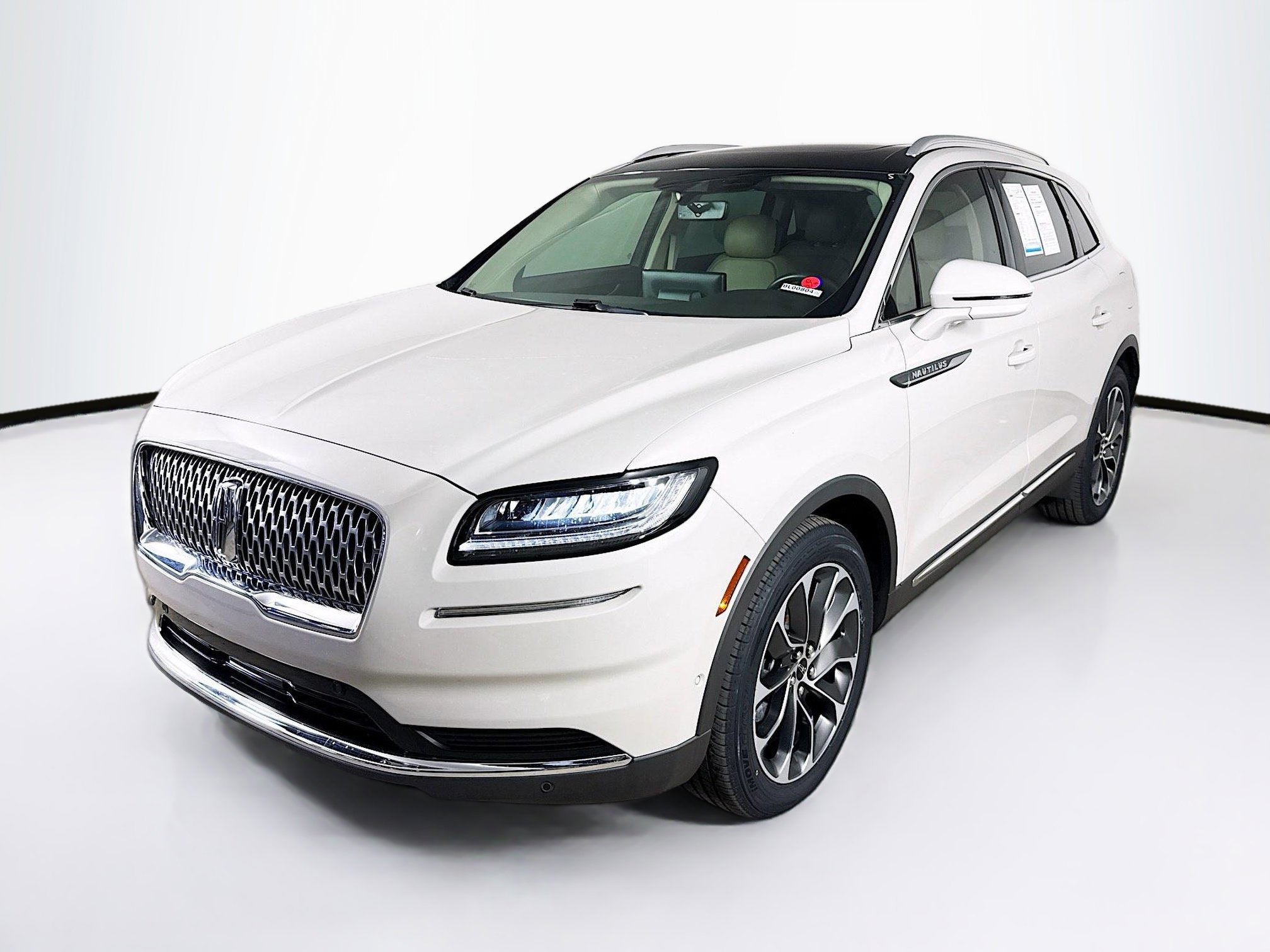 Used 2021 Lincoln Nautilus Reserve w/ Equipment Group 201A image 4