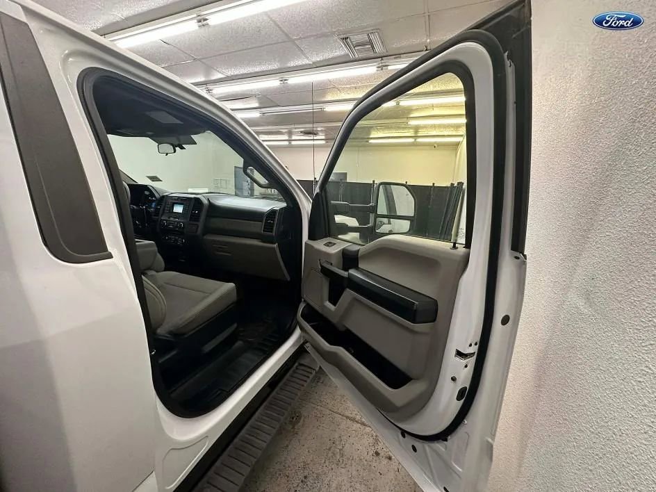 Used 2018 Ford F550 2WD Regular Cab Super Duty w/ Power Equipment Group image 8