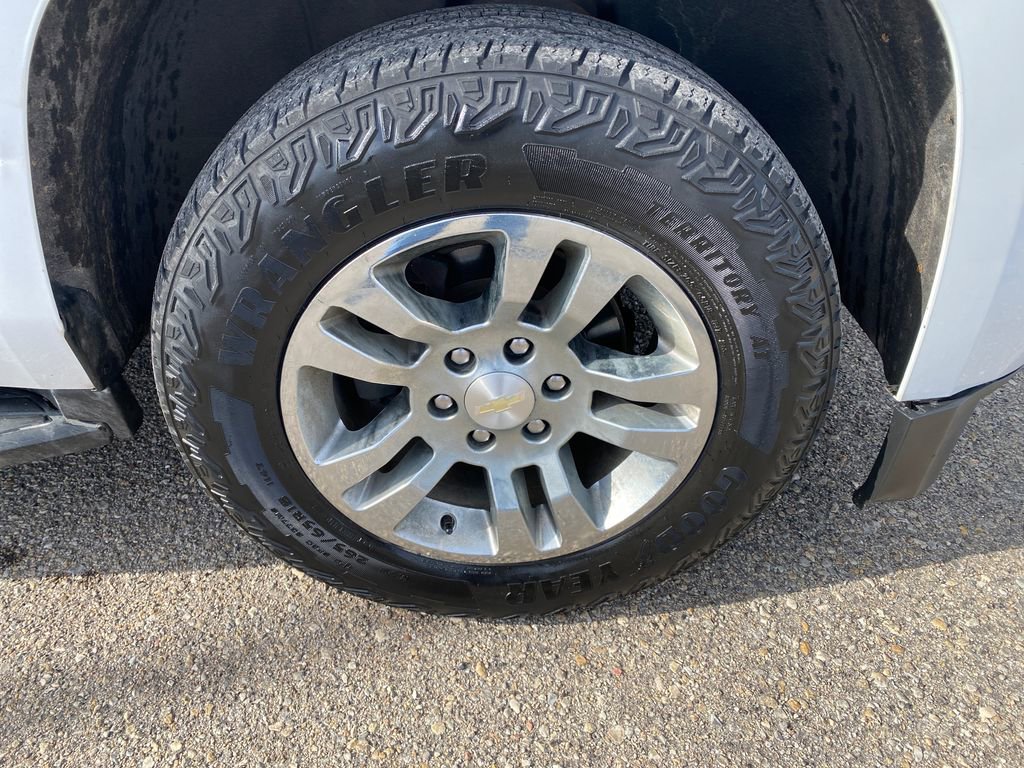 Used 2020 Chevrolet Suburban LT image 32