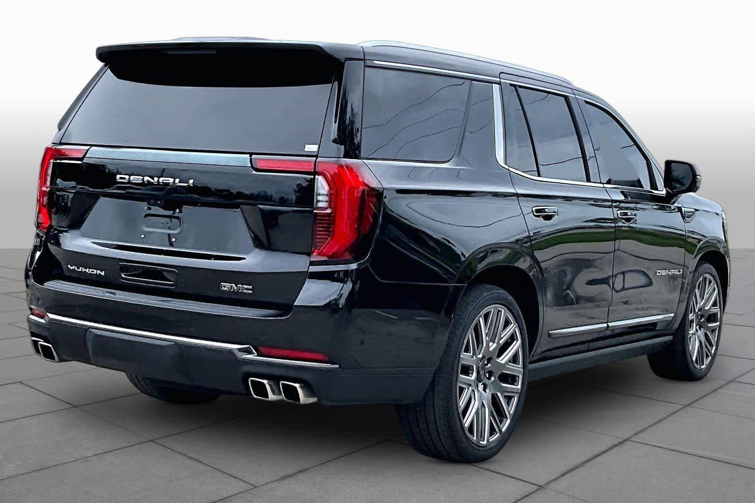 Used 2025 GMC Yukon Denali Ultimate AWD/4WD image 13