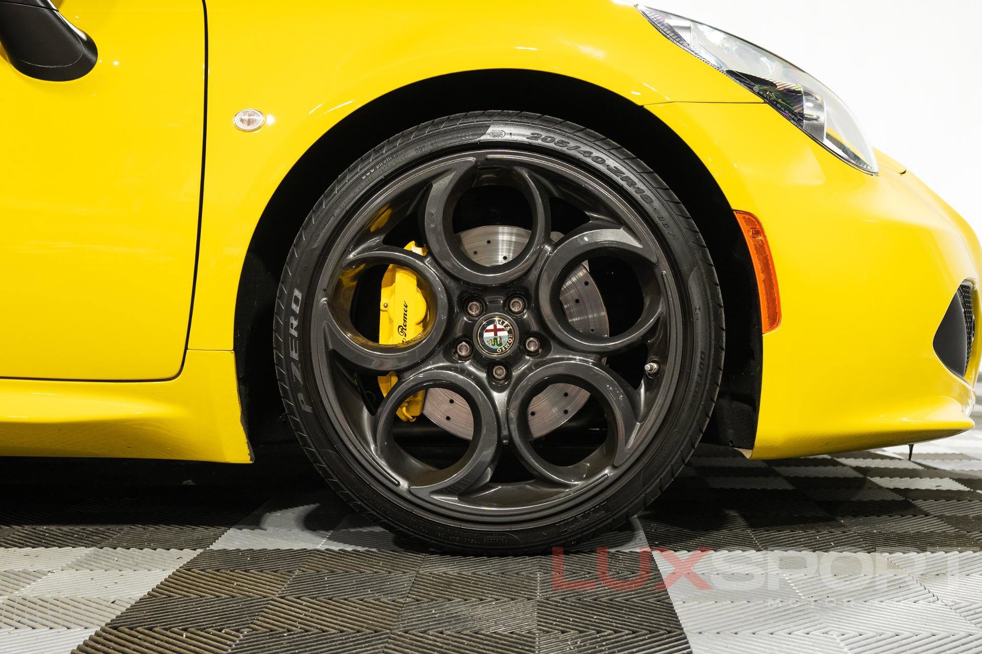 Used 2016 Alfa Romeo 4C Spider RWD image 16