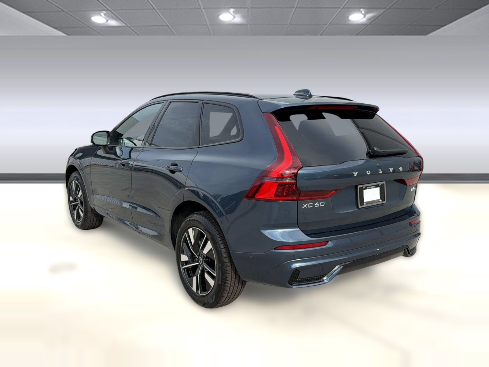 New 2026 Volvo XC60 B5 Plus w/ Climate Package AWD/4WD image 3