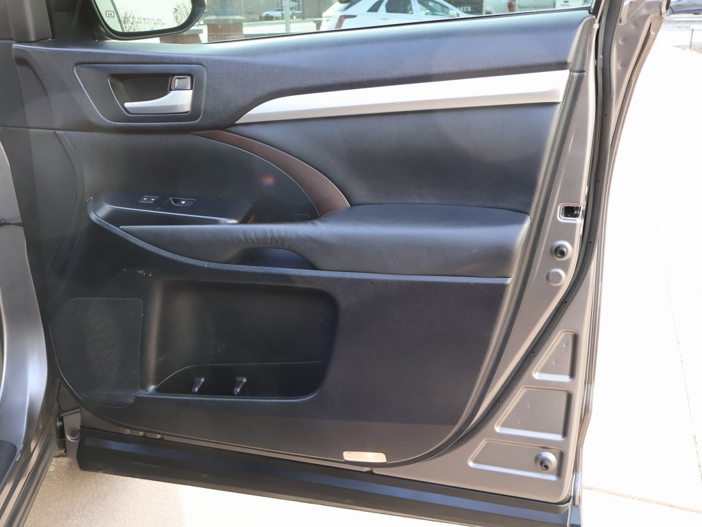 Used 2015 Toyota Highlander XLE image 10