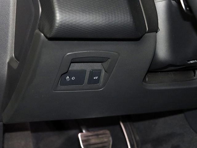 Used 2023 Land Rover Range Rover Velar R-Dynamic S image 27