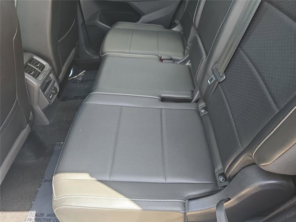 Used 2021 Volkswagen Tiguan SE w/ Panoramic Sunroof Package FWD image 13