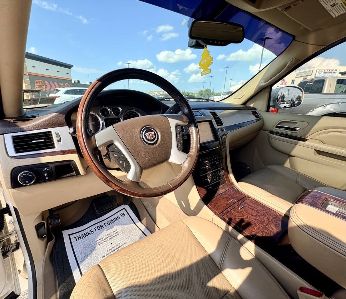 Used 2014 Cadillac Escalade Luxury AWD/4WD image 13