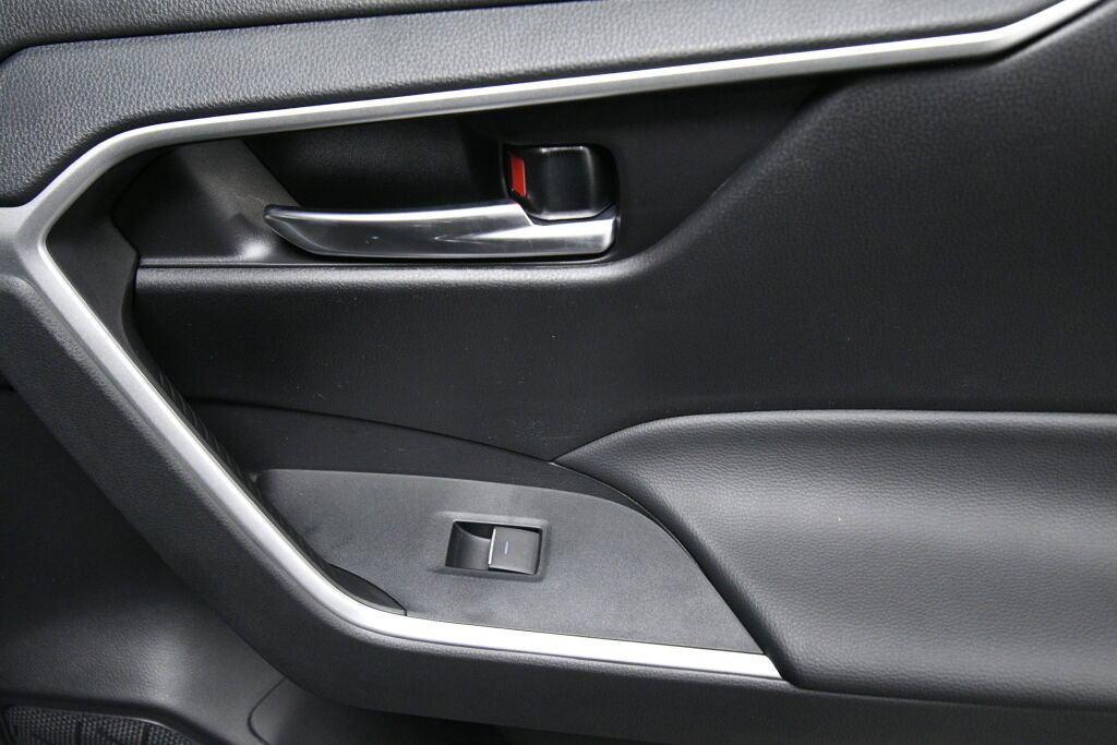 Used 2025 Toyota RAV4 XLE image 26
