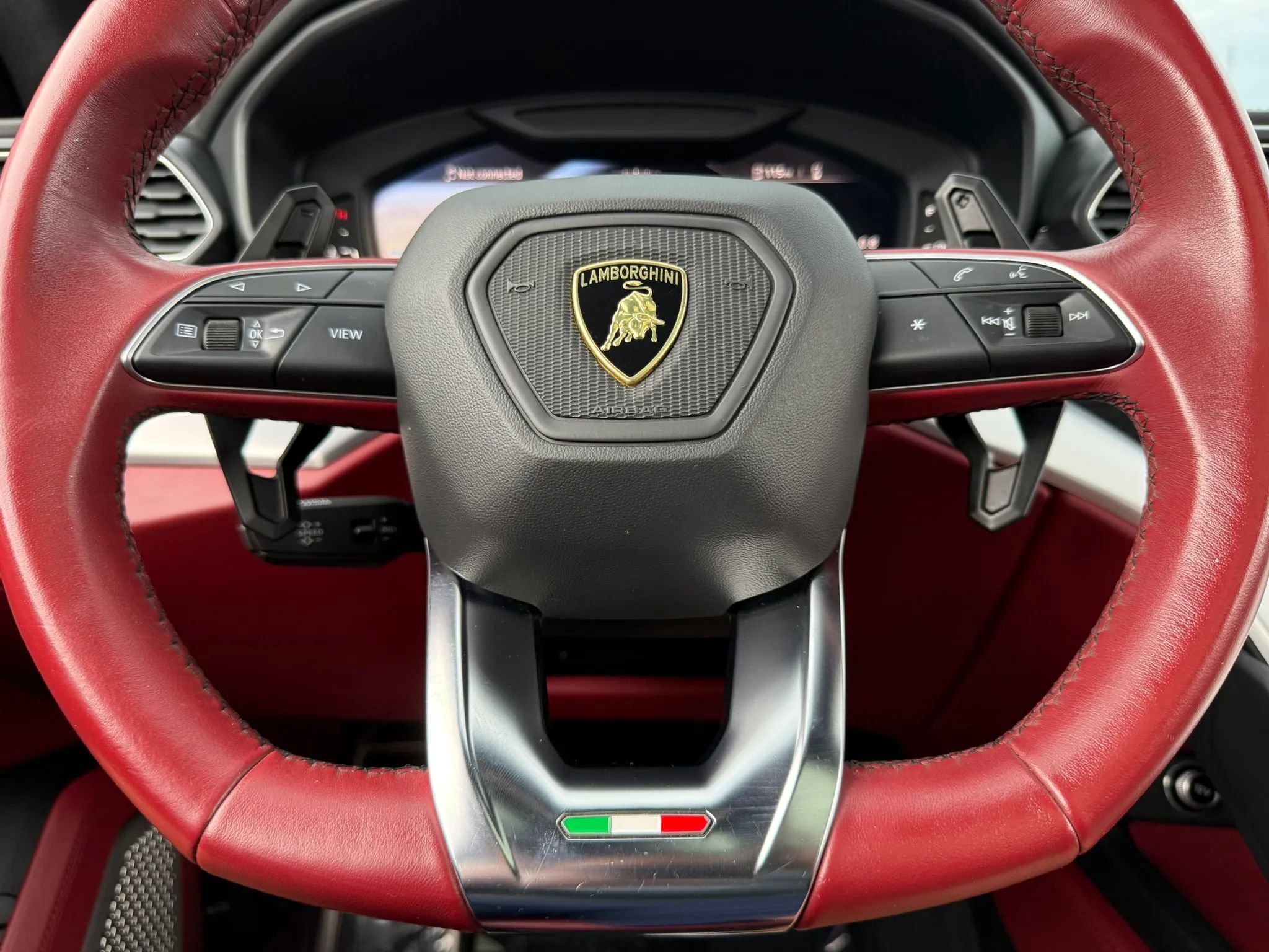 Used 2019 Lamborghini Urus AWD/4WD image 24