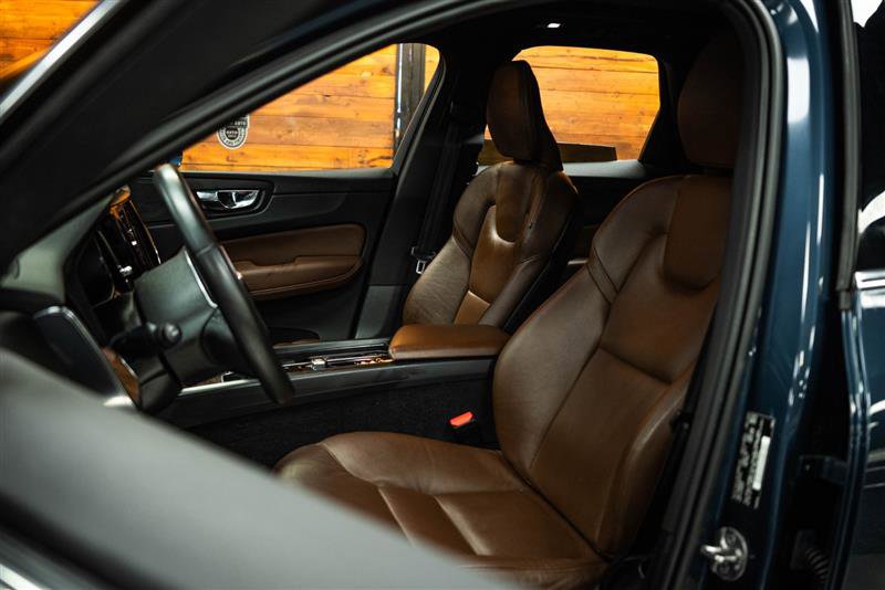 Used 2022 Volvo XC60 T8 Inscription image 10