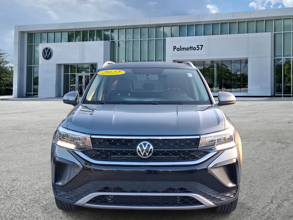 Certified 2022 Volkswagen Taos SE FWD image 2