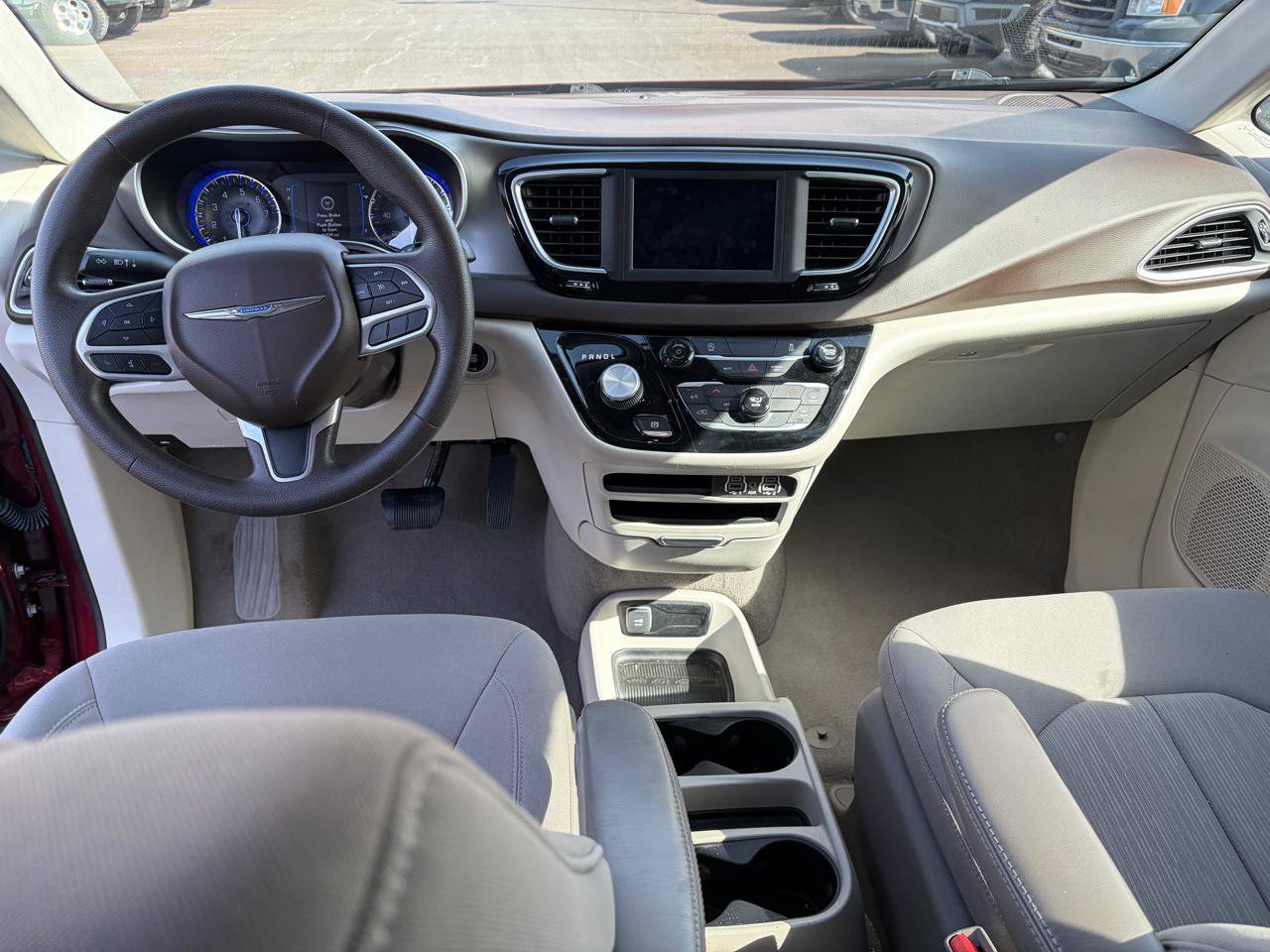 Used 2021 Chrysler Voyager LX FWD image 14