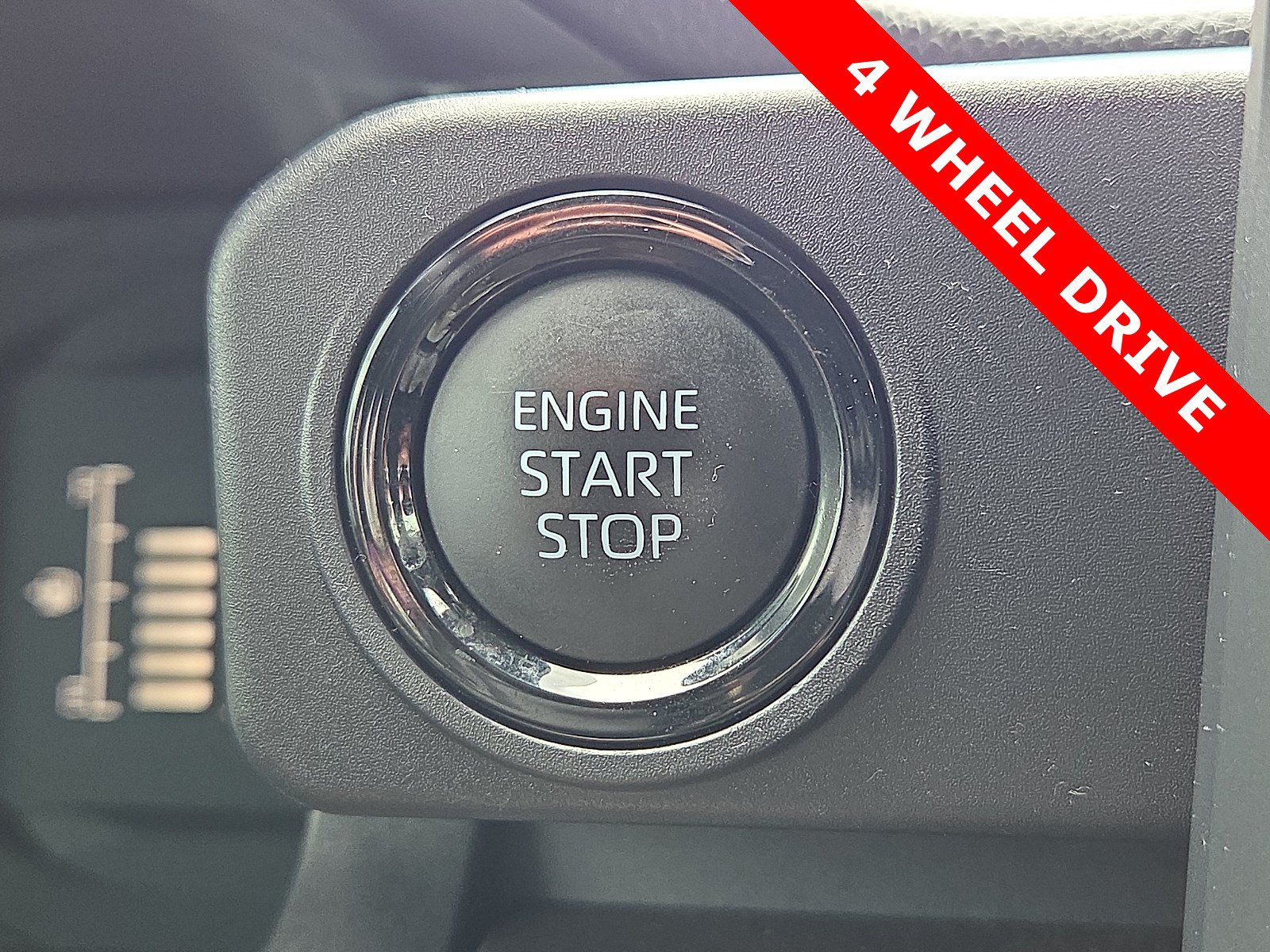 Used 2025 Toyota Tacoma SR5 AWD/4WD image 20