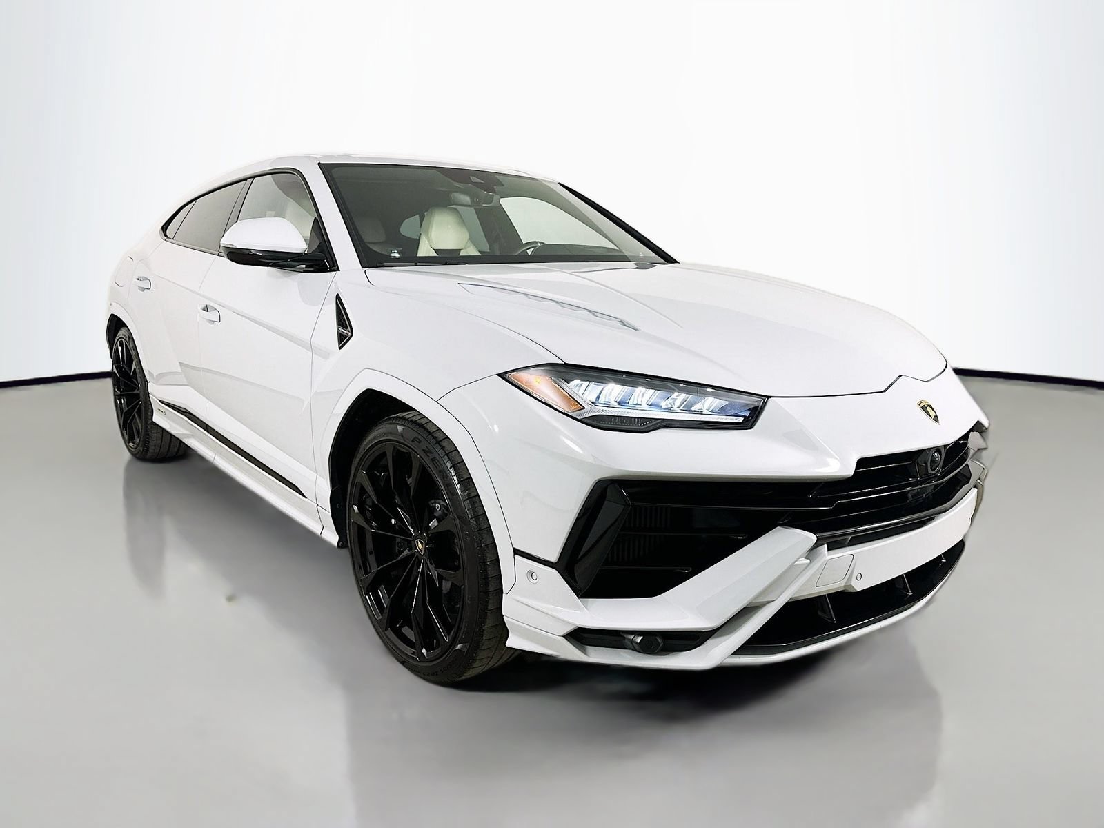 Used 2024 Lamborghini Urus S AWD/4WD image 3