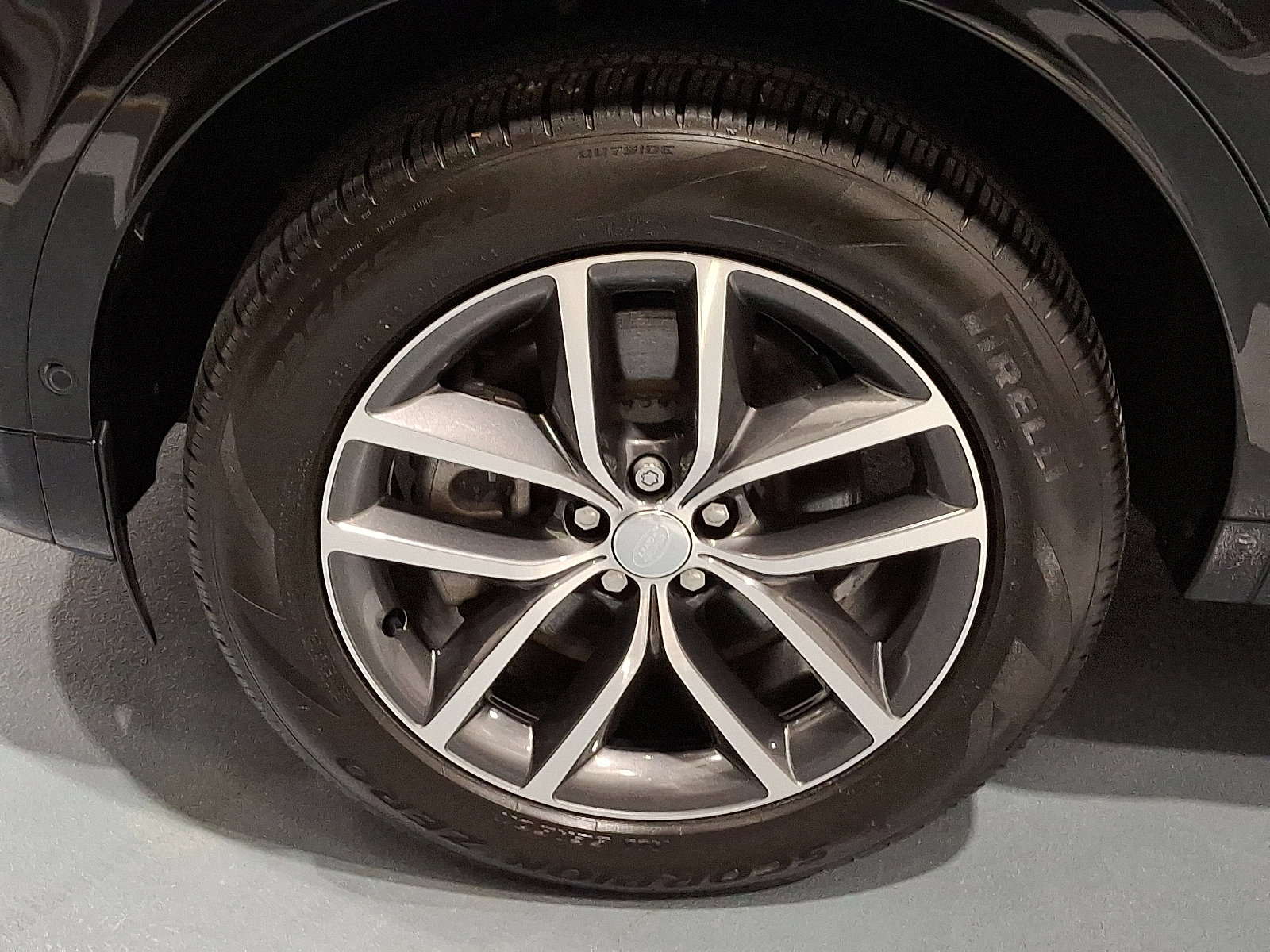 Certified 2025 Land Rover Discovery Sport S image 9