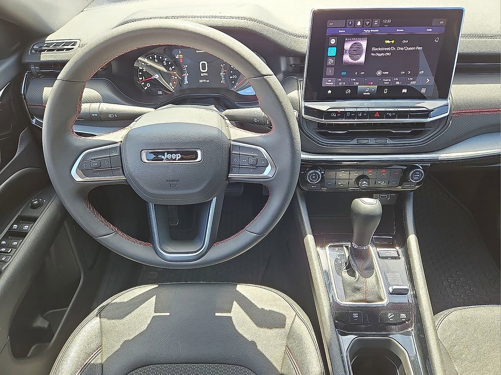 Used 2025 Jeep Compass Trailhawk image 18