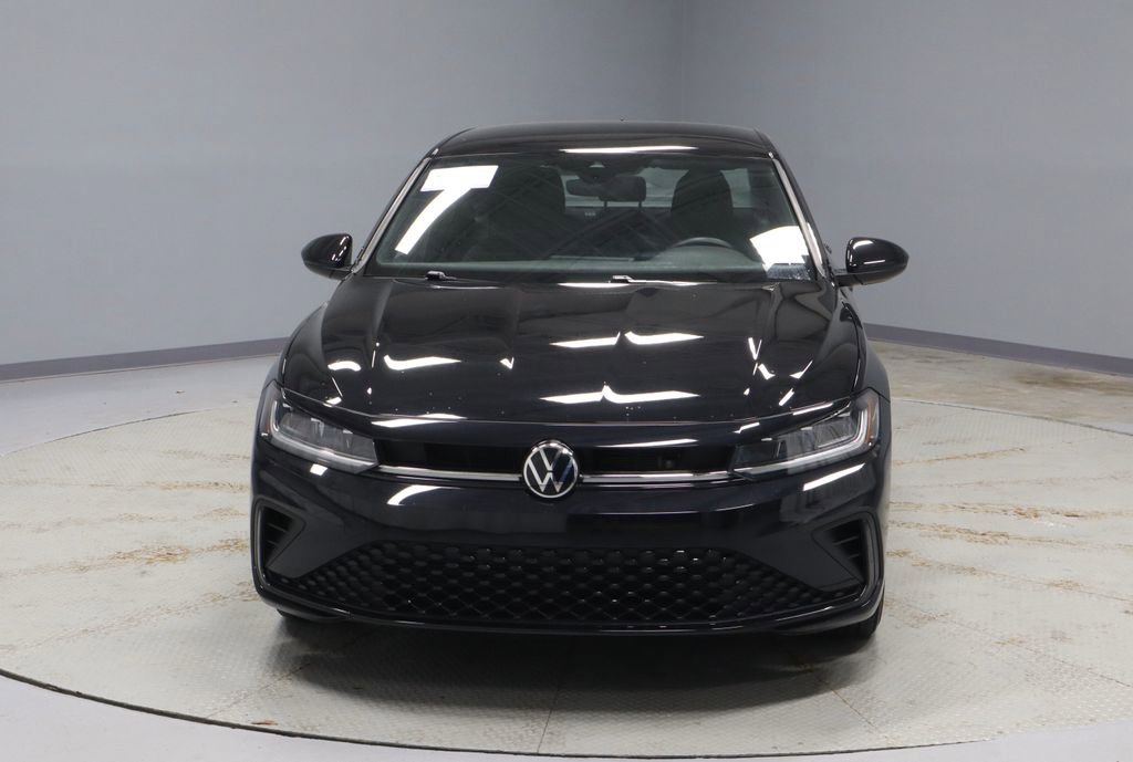 Used 2025 Volkswagen Jetta Sport FWD image 3