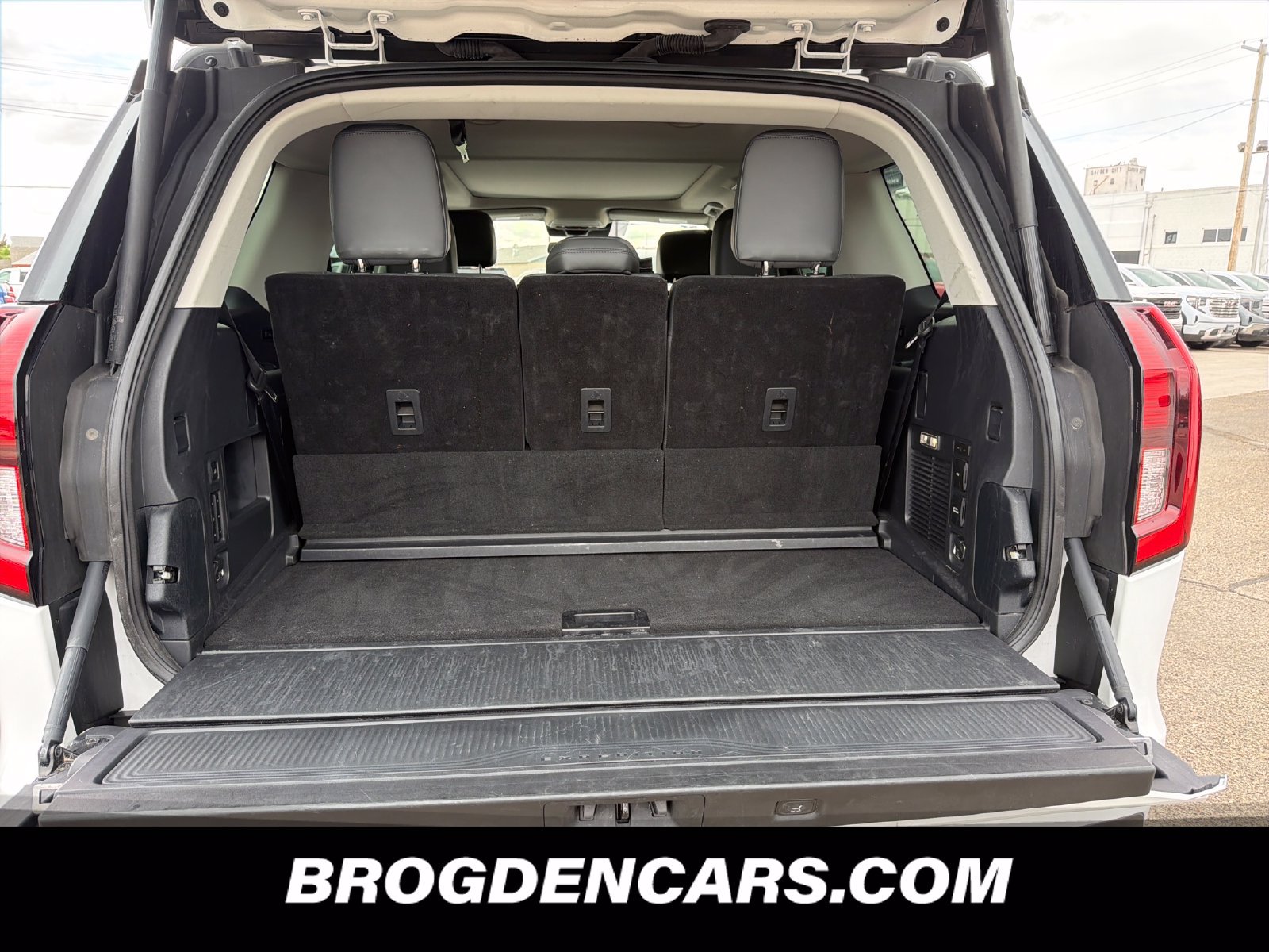 Used 2025 Ford Expedition Active AWD/4WD image 9