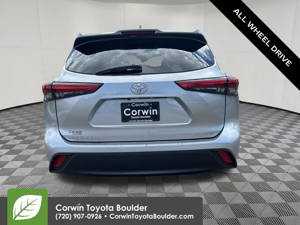 Used 2022 Toyota Highlander XLE AWD/4WD image 6