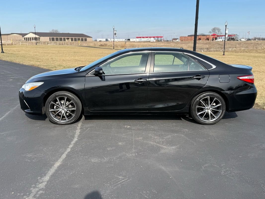 Used 2016 Toyota Camry XSE w/ Moonroof Package image 8