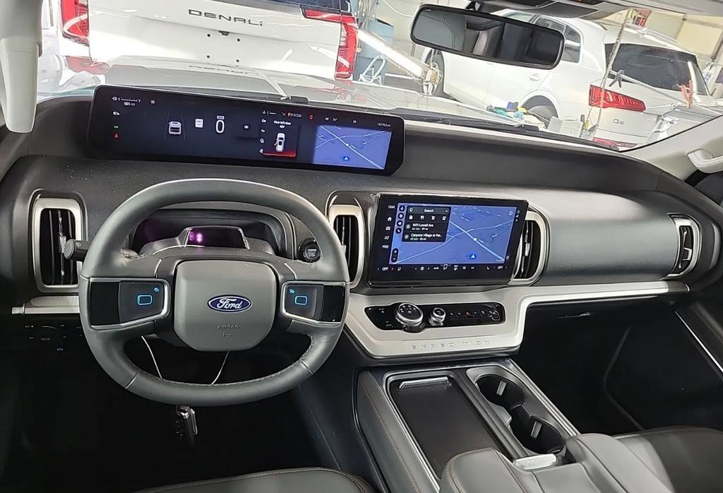 Used 2025 Ford Expedition Max Active AWD/4WD image 5