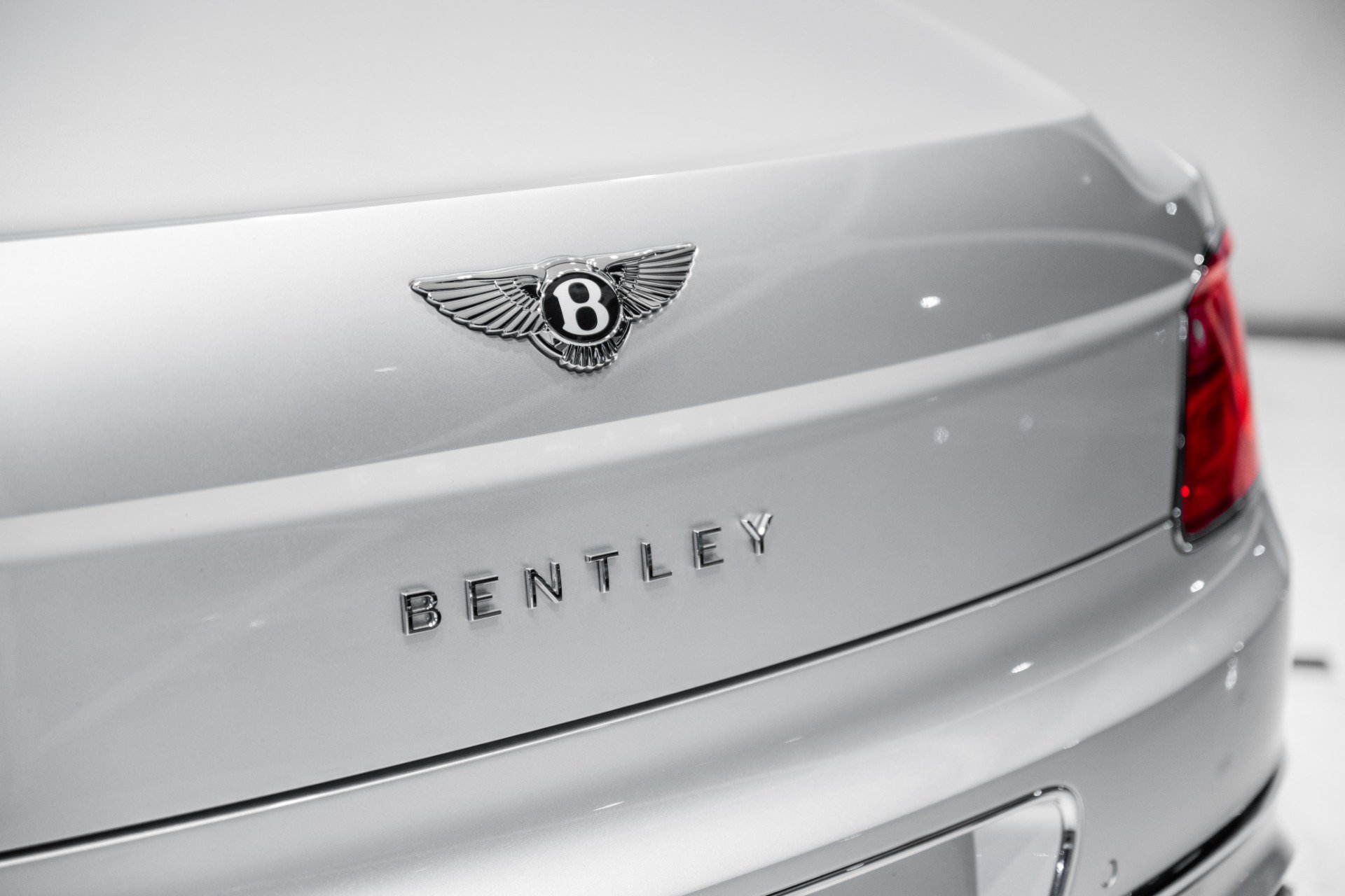 Used 2025 Bentley Flying Spur Plug-In Hybrid AWD/4WD image 15