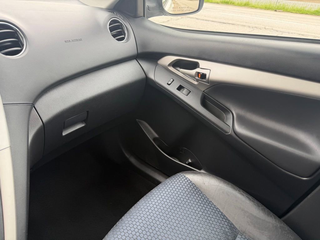 Used 2009 Pontiac Vibe GT FWD image 24
