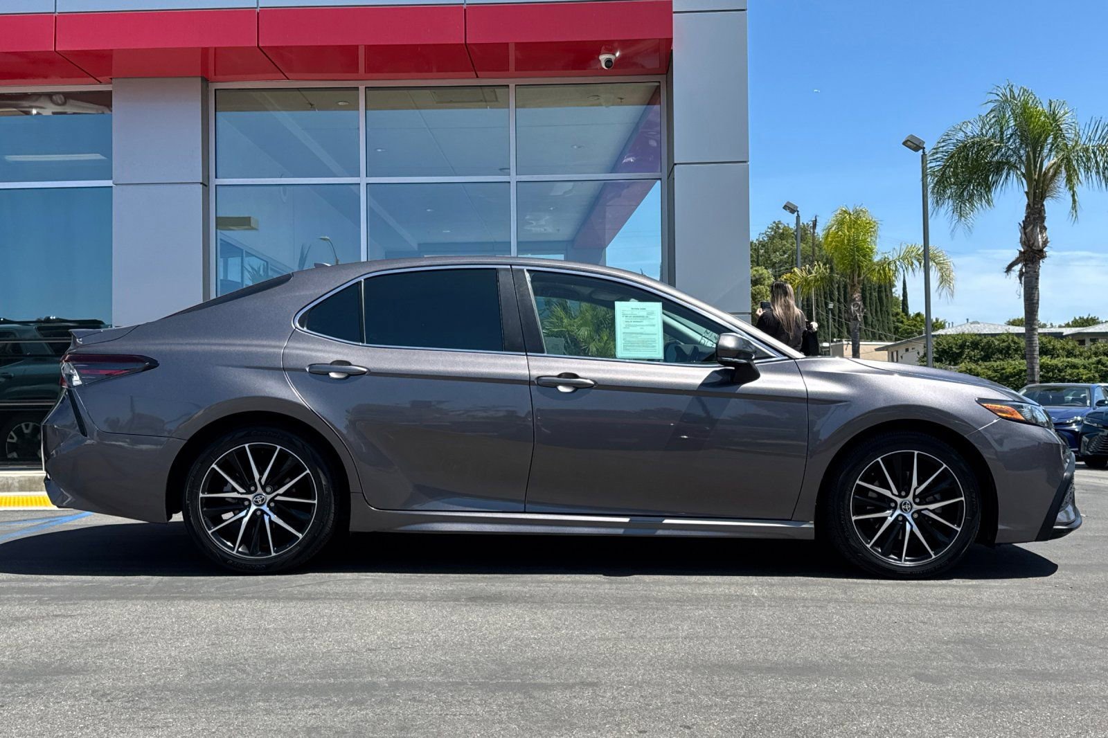 Certified 2022 Toyota Camry SE image 4