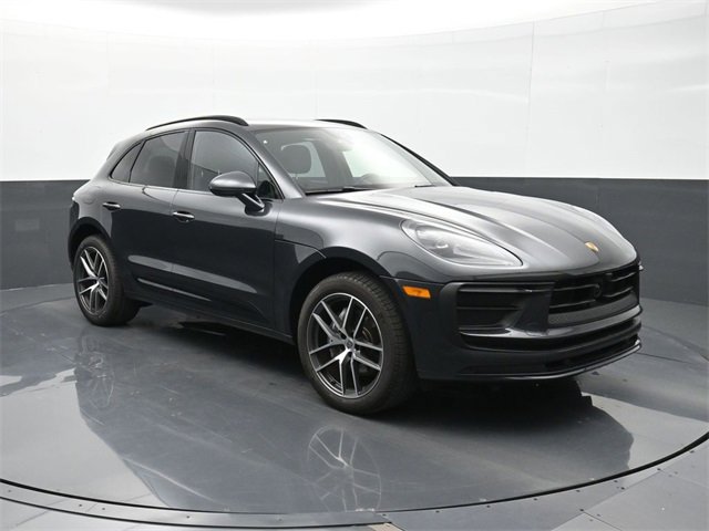 Used 2025 Porsche Macan image 27