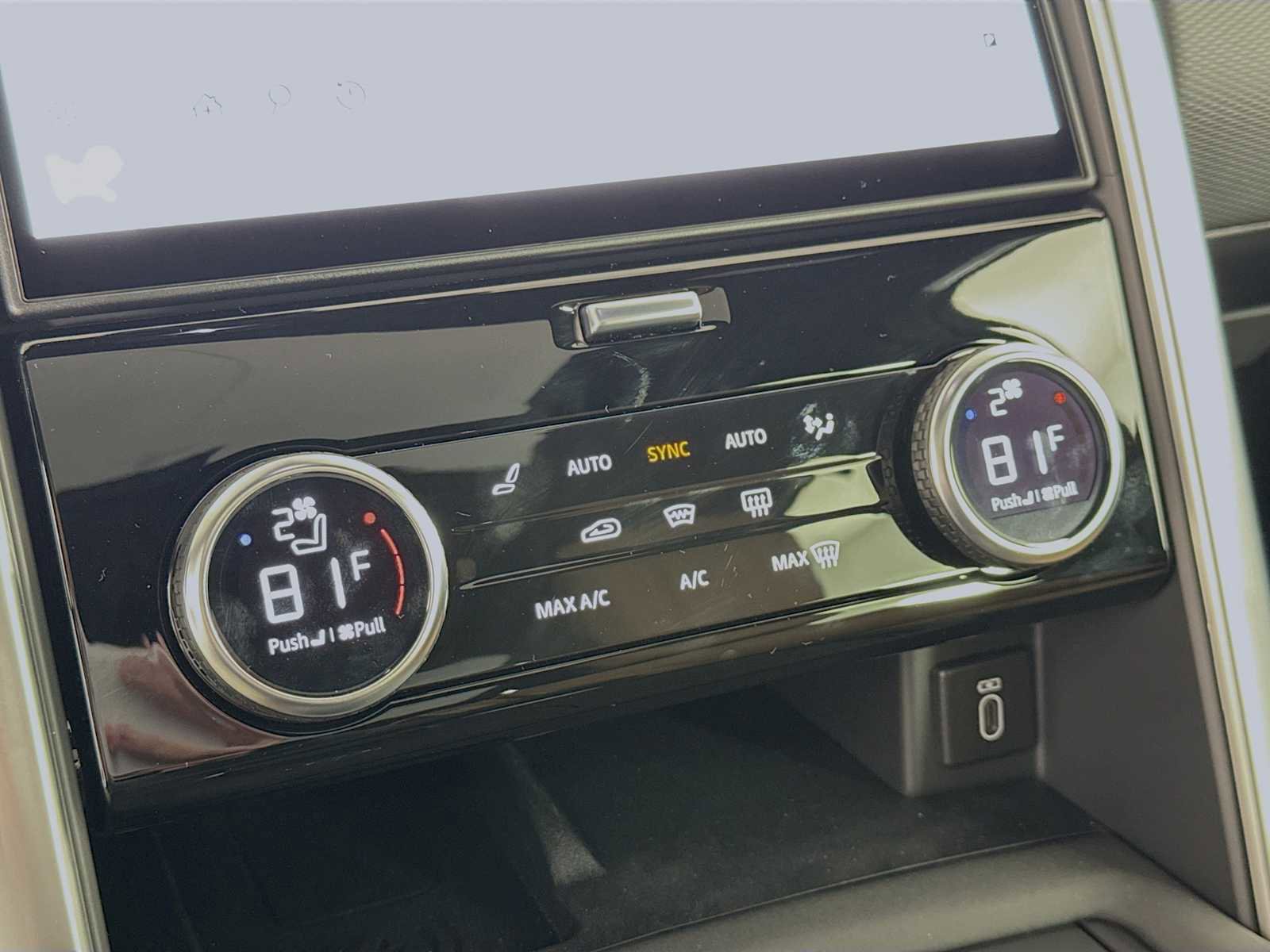 New 2026 Land Rover Discovery Limited Edition image 16