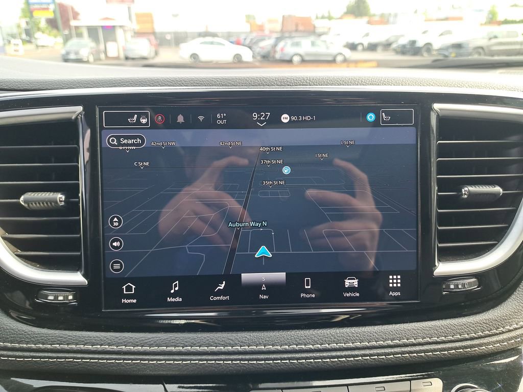 Used 2024 Chrysler Pacifica Limited FWD image 24