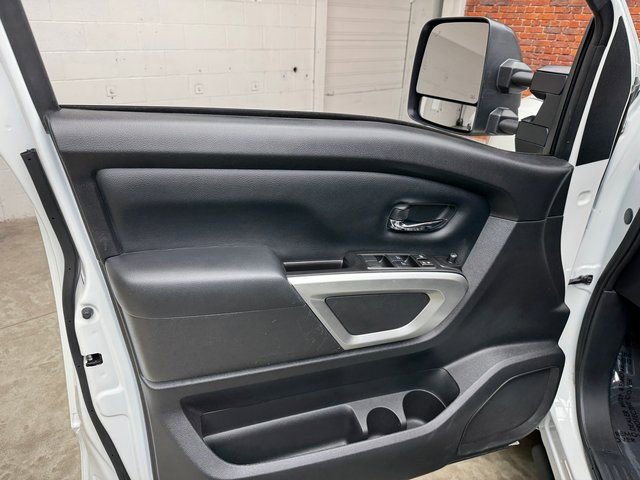 Used 2024 Nissan Titan SV w/ SV Convenience Package image 9