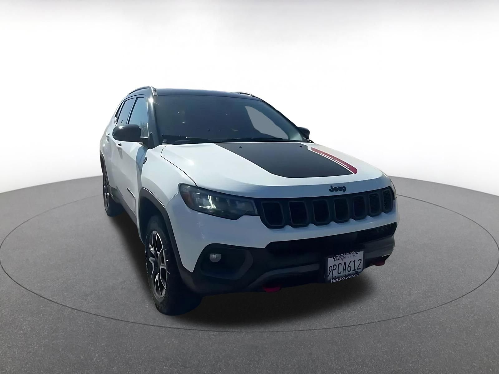 Used 2025 Jeep Compass Trailhawk AWD/4WD image 3