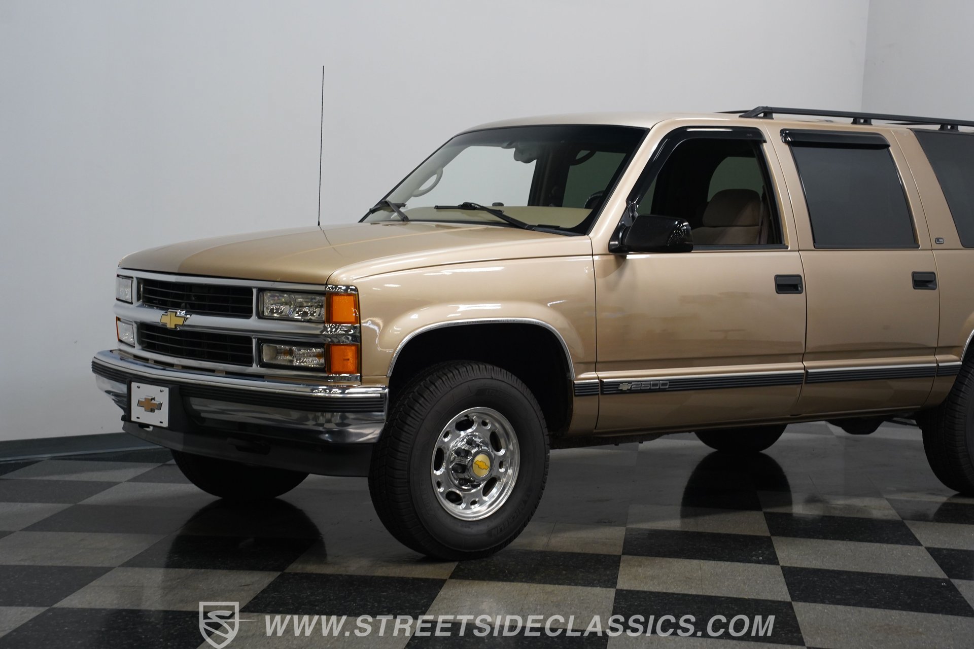 Used 1999 Chevrolet Suburban 2500 w/ Preferred Equipment Group 2 RWD image 19
