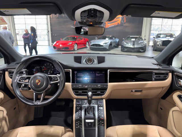 Used 2021 Porsche Macan w/ Premium Package image 9
