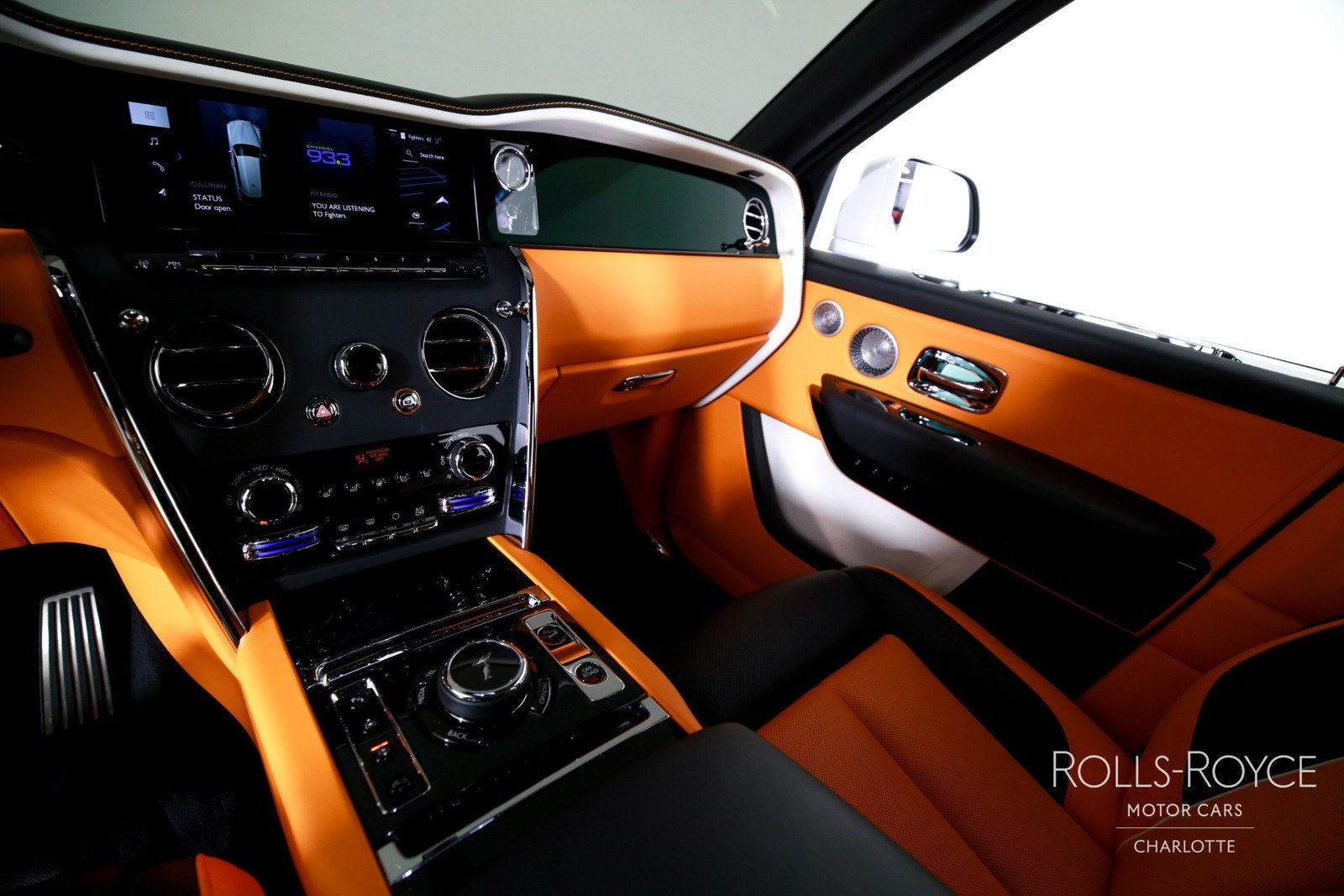Used 2025 Rolls-Royce Cullinan AWD/4WD image 16