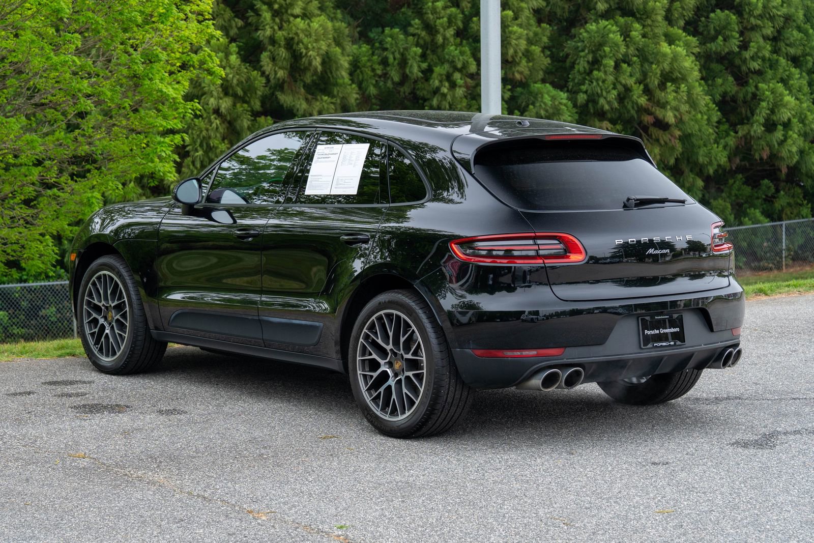 Used 2018 Porsche Macan Sport Edition AWD/4WD image 3