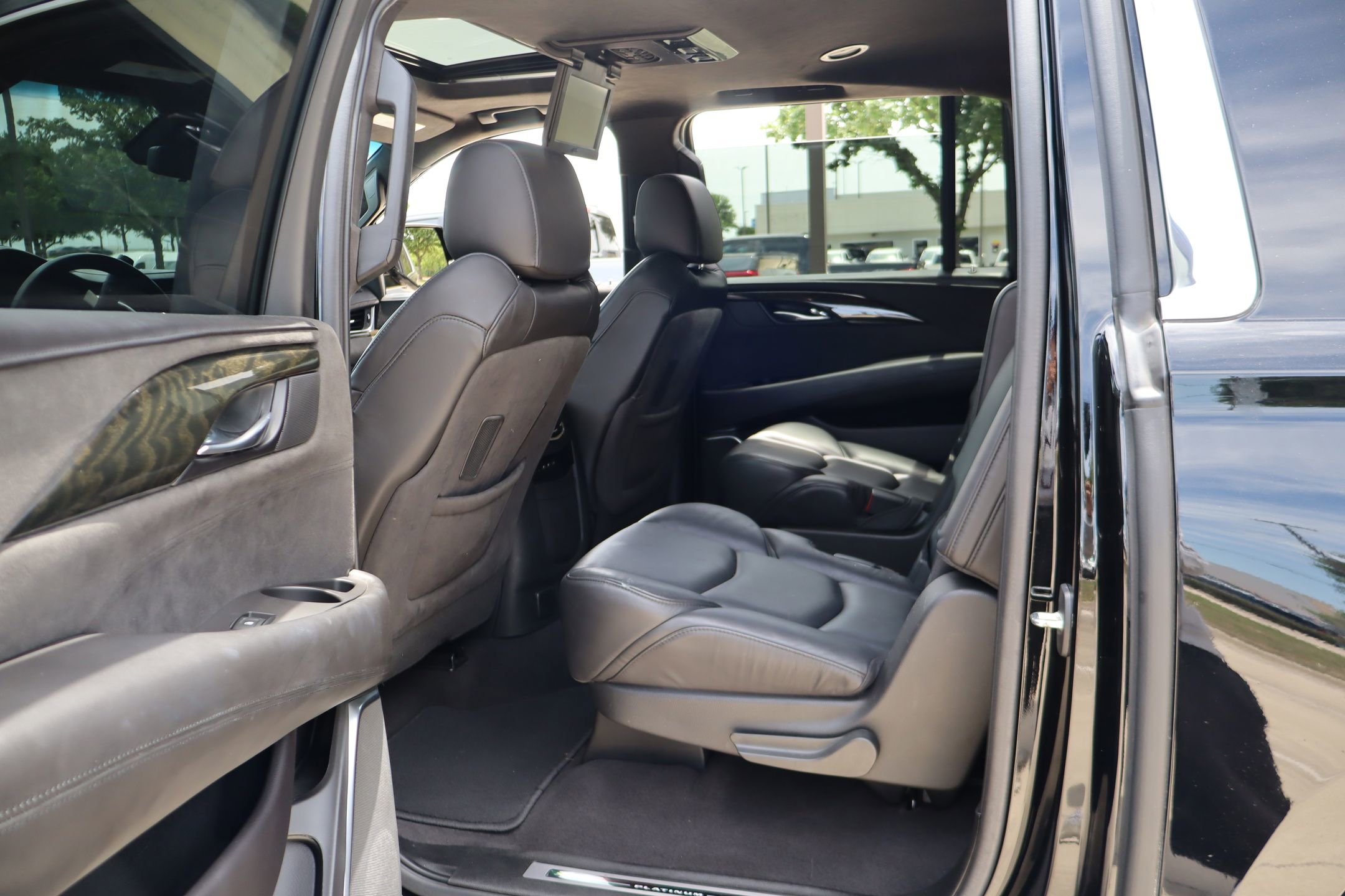Used 2020 Cadillac Escalade ESV Platinum AWD/4WD image 30